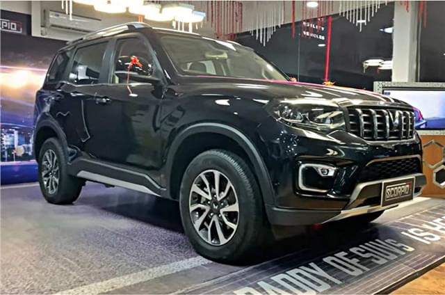 Mahindra notches 51,000 monthly bookings, has 2.86 lakh o...